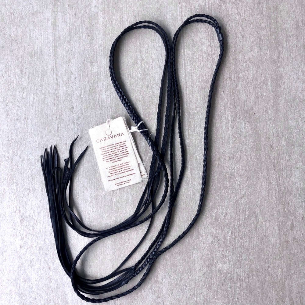 CARAVANA black leather belt